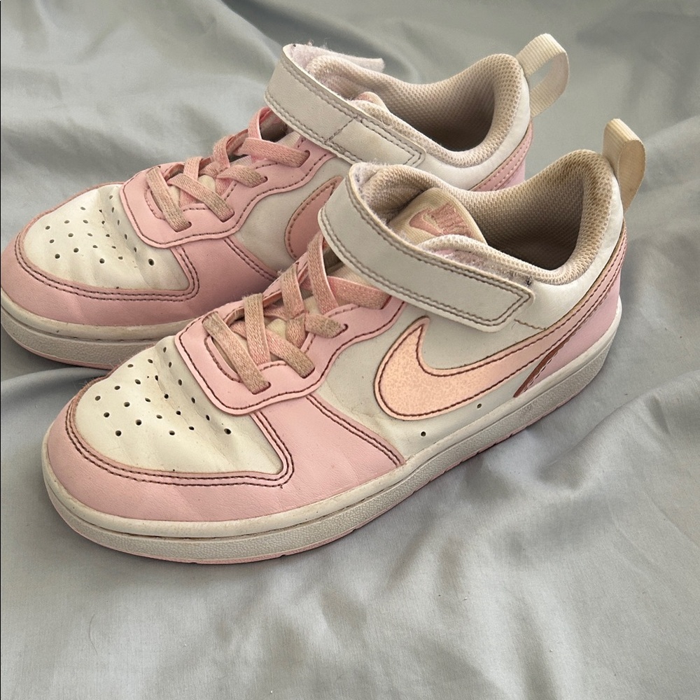Nike Kids Girls Dunks Sneakers in Pink and White Sz 1Y